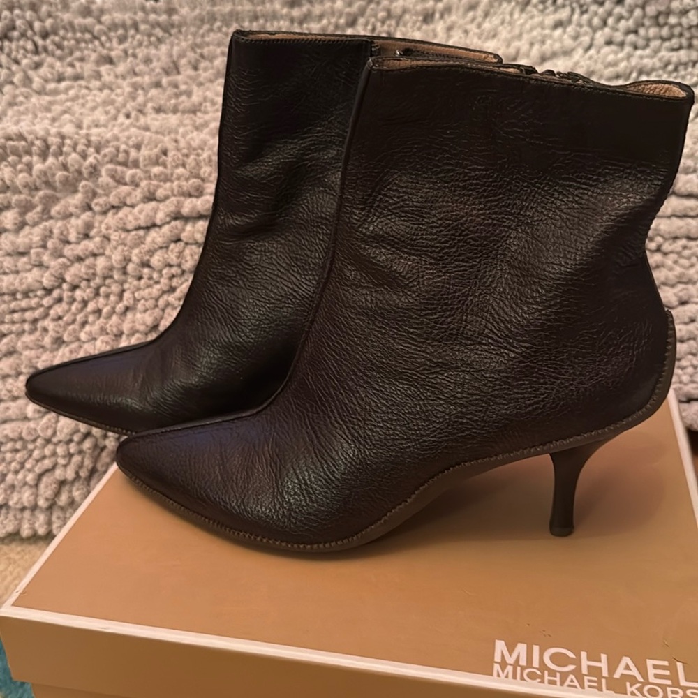 Michael Kors Eves Unit Bootie